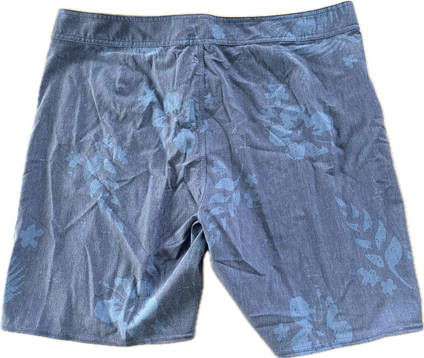 Dakine Sambawa Men's 20" Lawai Board Shorts featuring 4-way stretch with a comfort close fly and an interior stretch gusset back view.