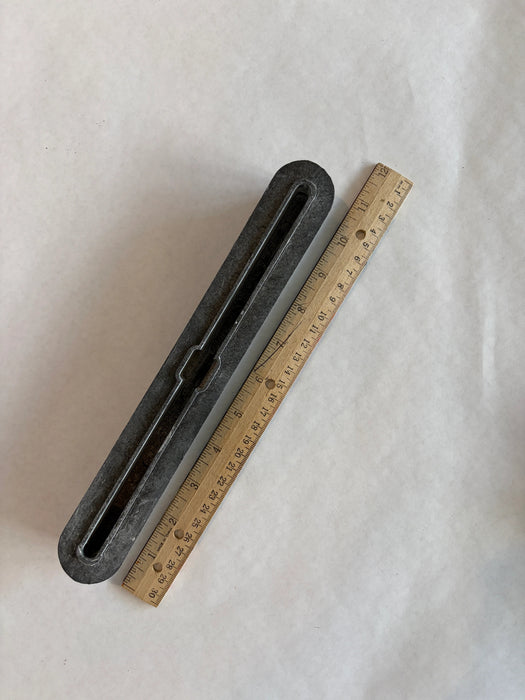 Bahne SUP fin box in black top down view with a ruler to understand the length of this box.