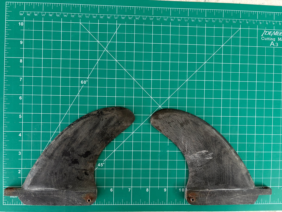 used Bahne Box base 4 3/8" twin fin set in black fiberglass