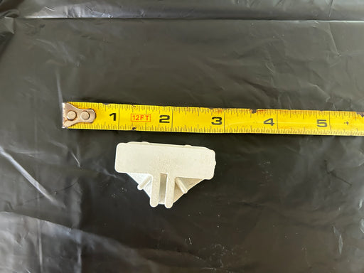 Futures Fins C5 Twinzer Fin Box
white fin box measuring 2.5"x2.5" one bottom view with yellow ruler