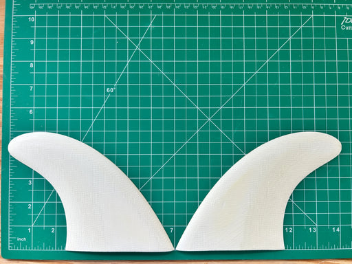 5" White opaque fiberglass used glass on twin fins on a green grid