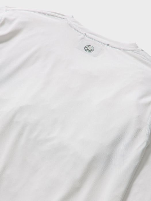 Reyn Spooner Waikiki Beach White Long Sleeve UV Protection Sun Shirt zoom in on the fabric and logo